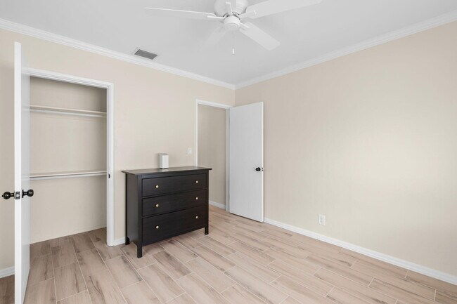 Building Photo - 1541 NE 15th Ave