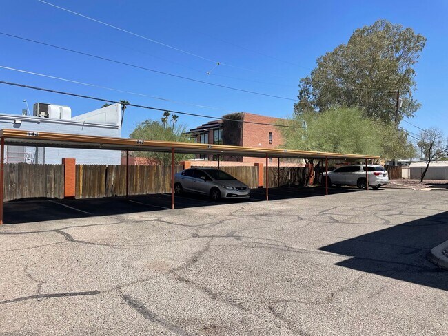 Building Photo - Lovely 2 Bedroom 1  Bath with Fireplace!