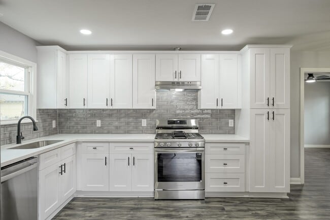 Building Photo - 513 Barkley St