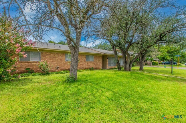 Building Photo - 3209 Shady Hill Dr