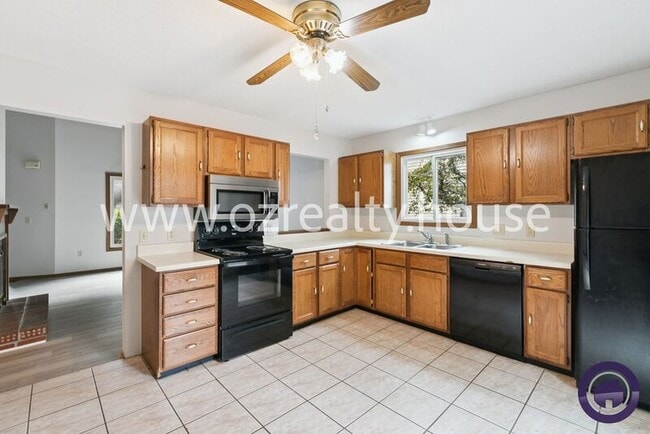 Building Photo - 525 Bennington Dr