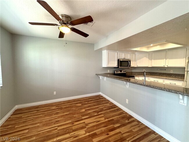 Building Photo - 6250 W Flamingo Rd