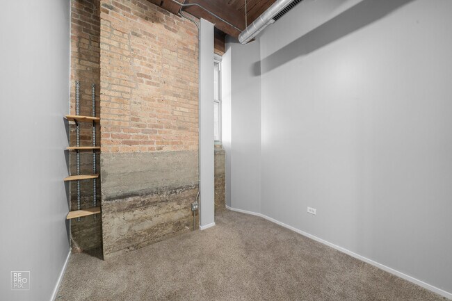 Building Photo - 1500 W Monroe St