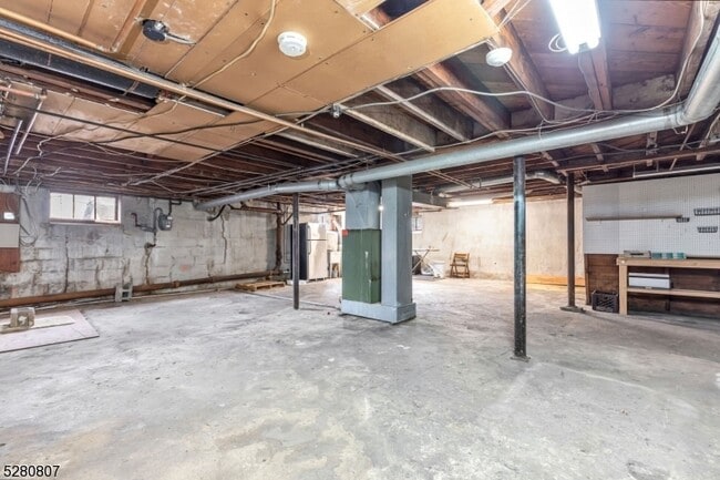 Building Photo - 153 Stirling Rd