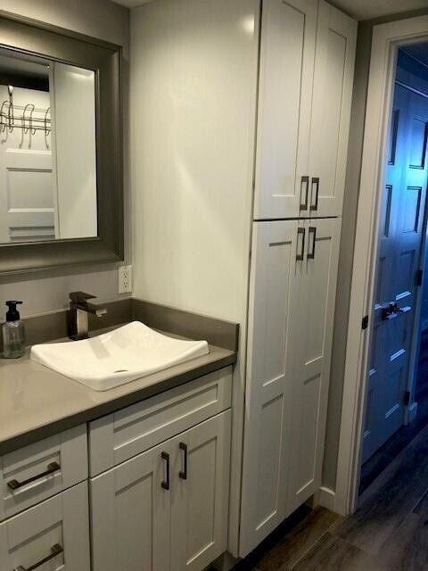 Building Photo - 1609 N Riverside Dr