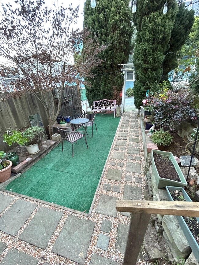 Building Photo - 106 Caselli Ave