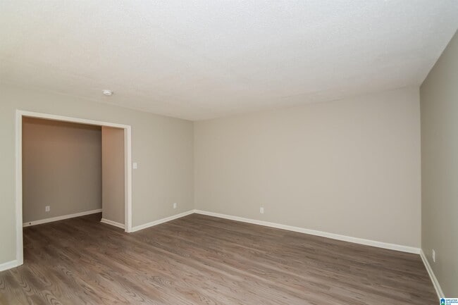 Building Photo - 1037 Medina Dr