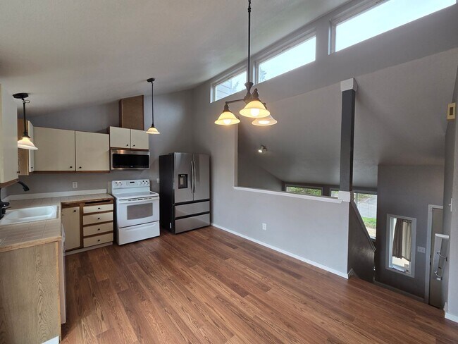 Building Photo - 4058 SE Empress Ct