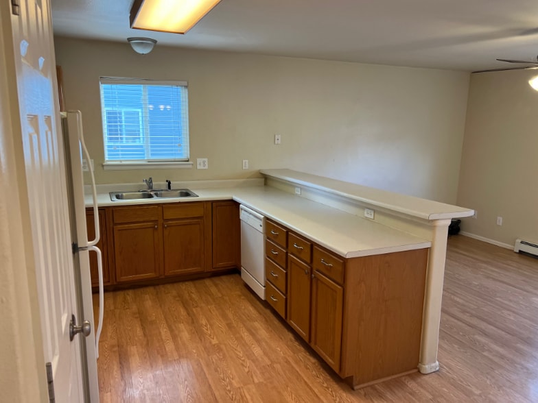 Building Photo - 399 Sunnyside Cir