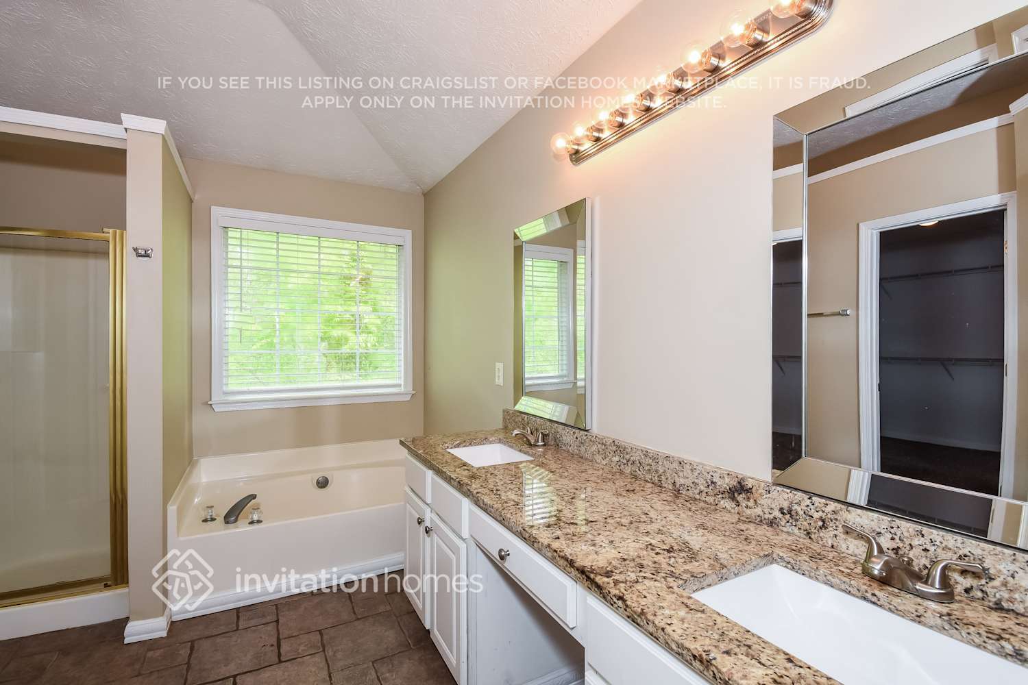 Building Photo - 3018 Cranbrook Walk
