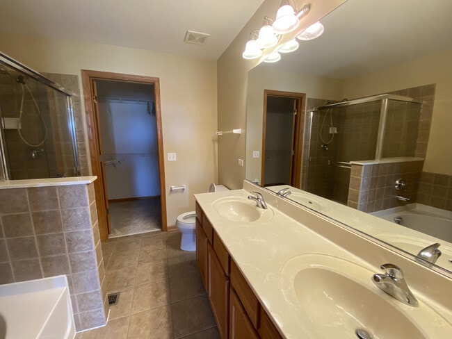 Building Photo - 545 Yorkshire Ln