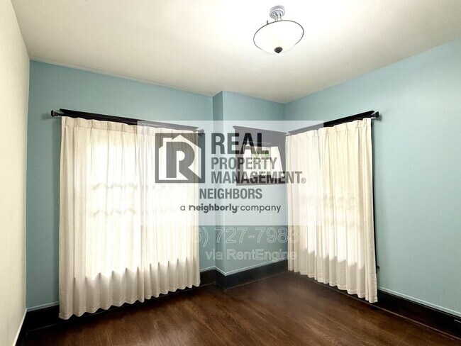 Building Photo - 216 Lafayette Ave NE