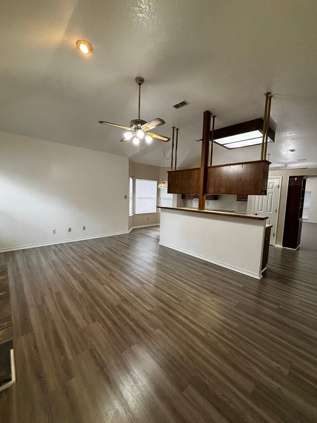 Building Photo - 13410 Alcanfor