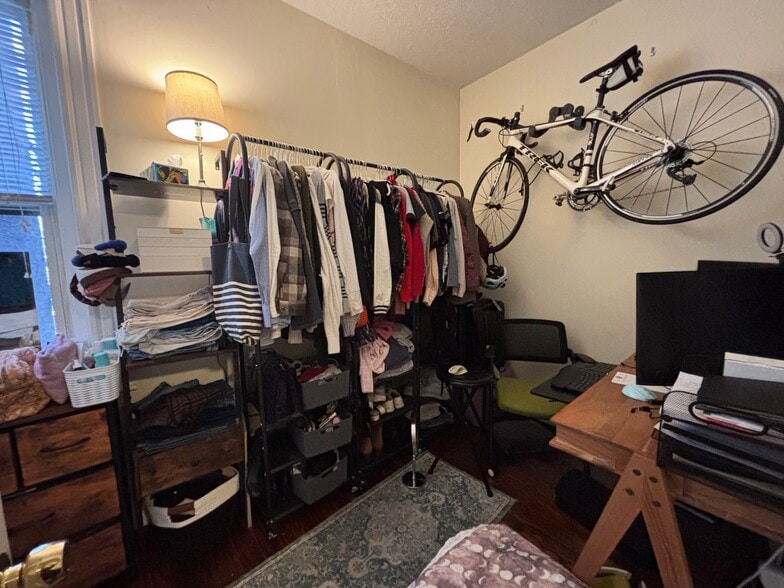 Building Photo - 8 Grove St