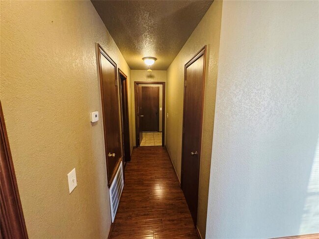 Building Photo - 209 Bradgate Dr