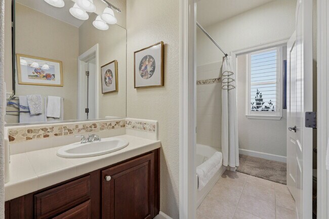 Building Photo - Elegant Arrowcreek Home!