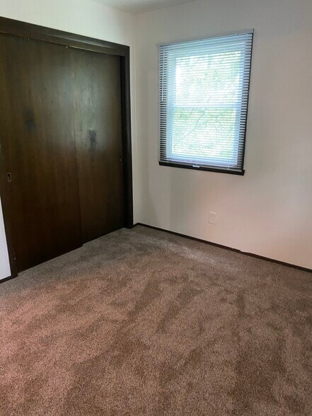 Bedroom 2 - 525 Forest Ct