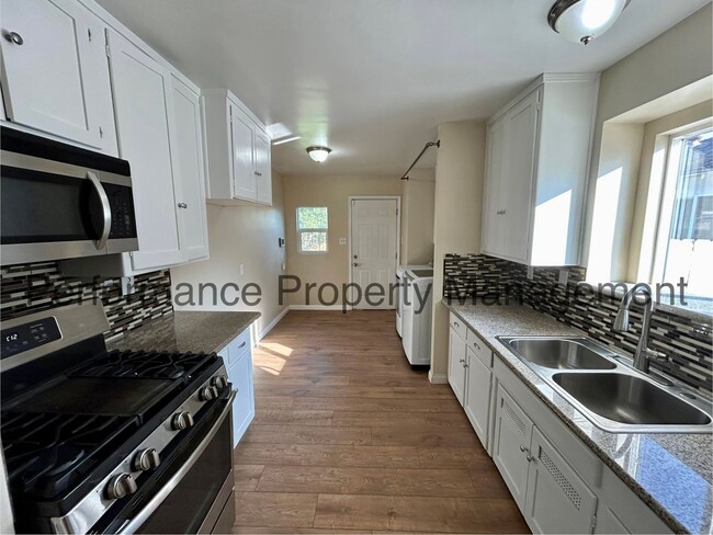 Building Photo - Cozy 3 Bed/1 Bath NE Bakersfield Home w/ S...