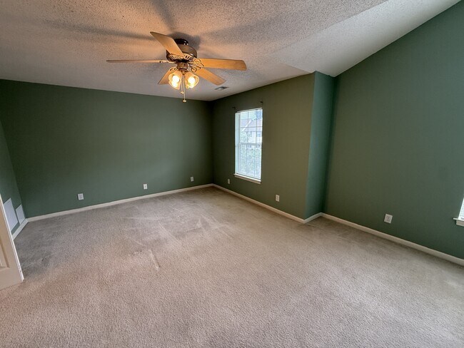 Building Photo - 2804 Mulberry Ln
