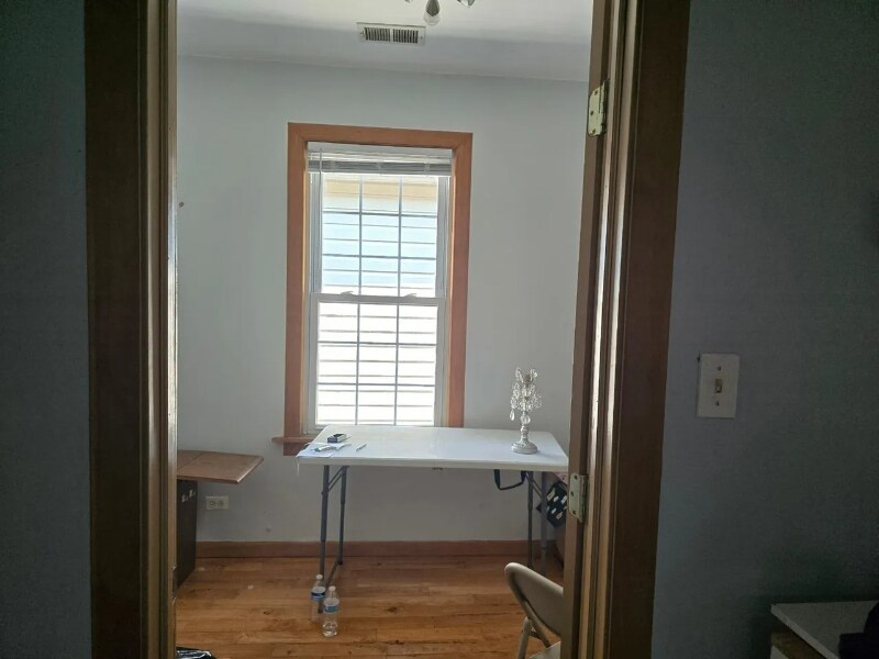 Building Photo - 736 N Ada St