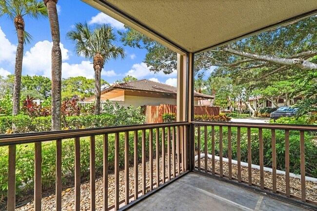 Building Photo - 413 Brackenwood Ln S