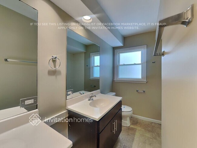 Building Photo - 240 Hale St