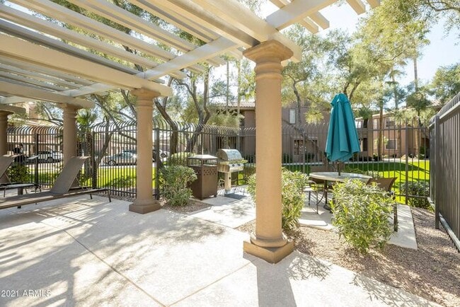 Building Photo - Fantastic Scottsdale condo in the Plaza Residences