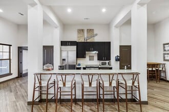 Building Photo - Compass Pointe