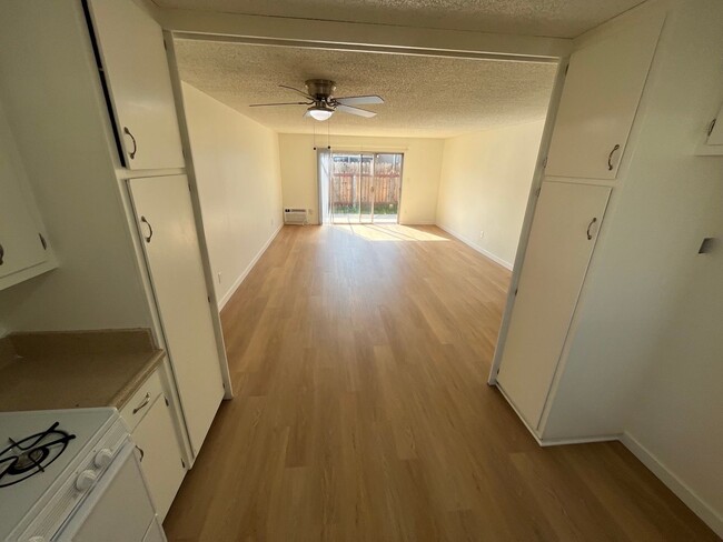 Interior Photo - Townhome 2 bed 1.5 Bath in Anaheim