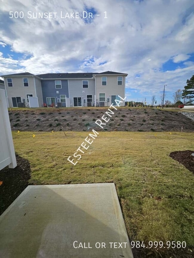 Building Photo - 500 Lake Dr