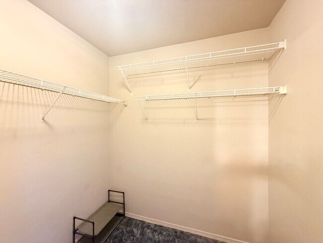 Building Photo - 821 Village Cir