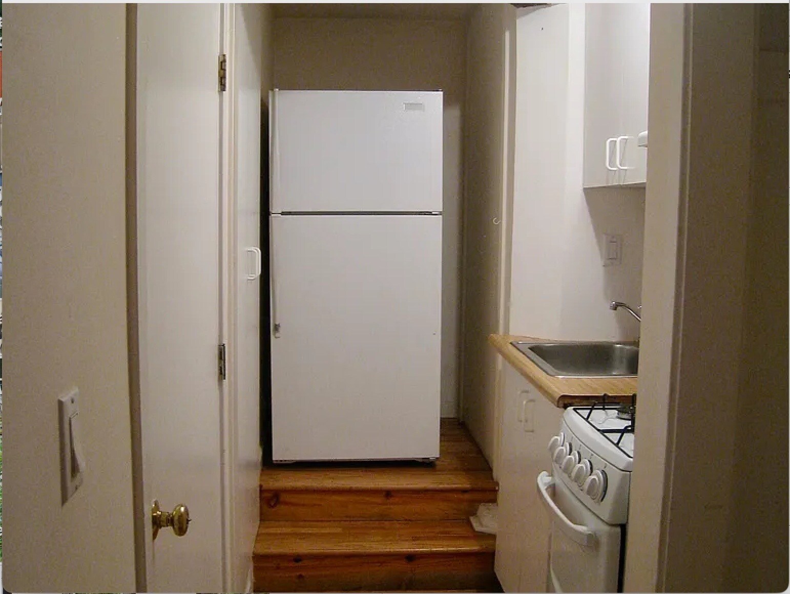 Kitchen - 333A Vicksburg St