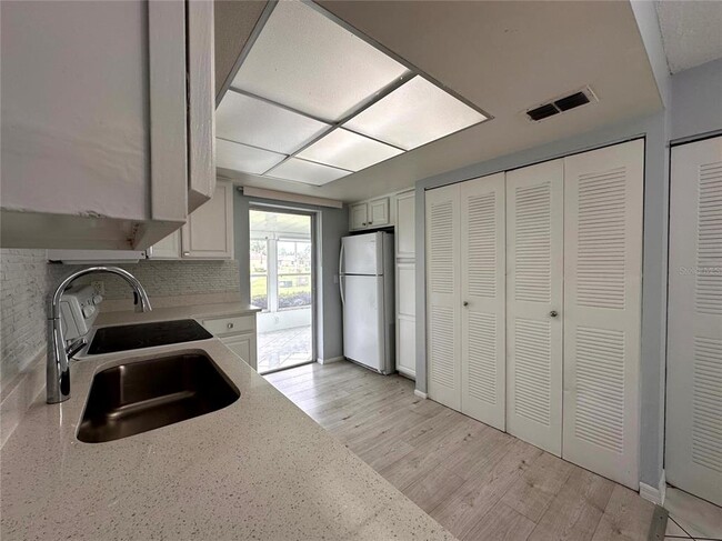 Building Photo - 22 W Country Cove Way