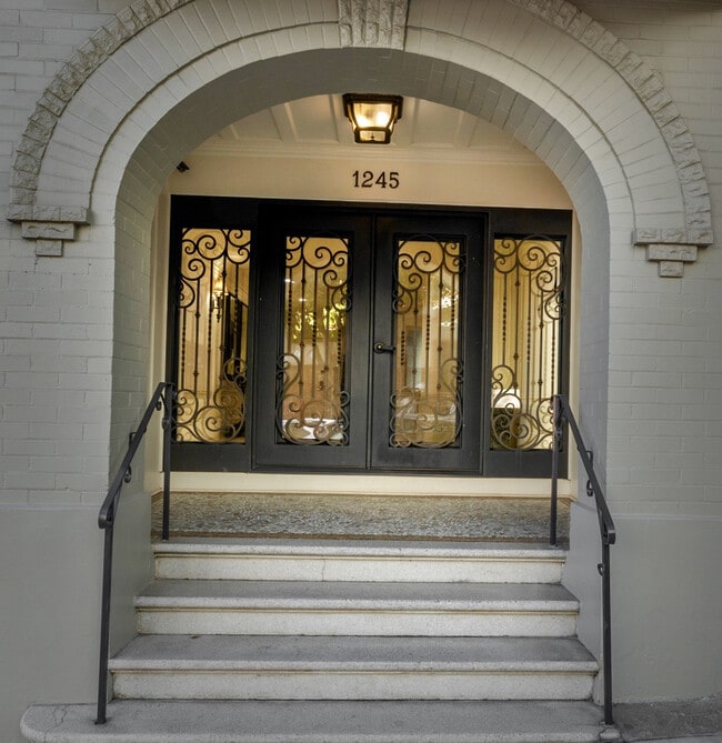 Building Photo - 1245 Washington St
