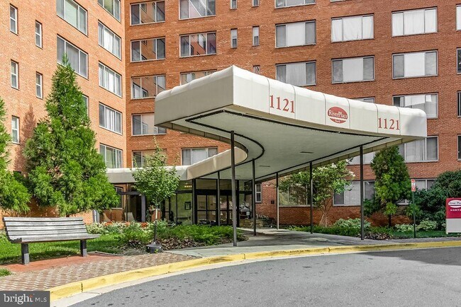 Building Photo - 1121 Arlington Blvd