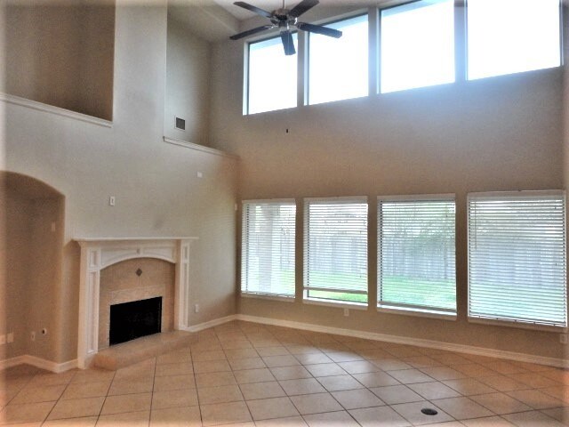 Building Photo - 325 Lancaster Ln