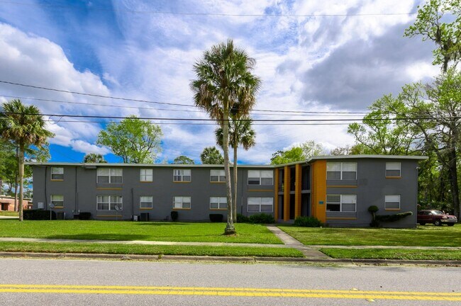 Primary Photo - 2650 DuPont Ave