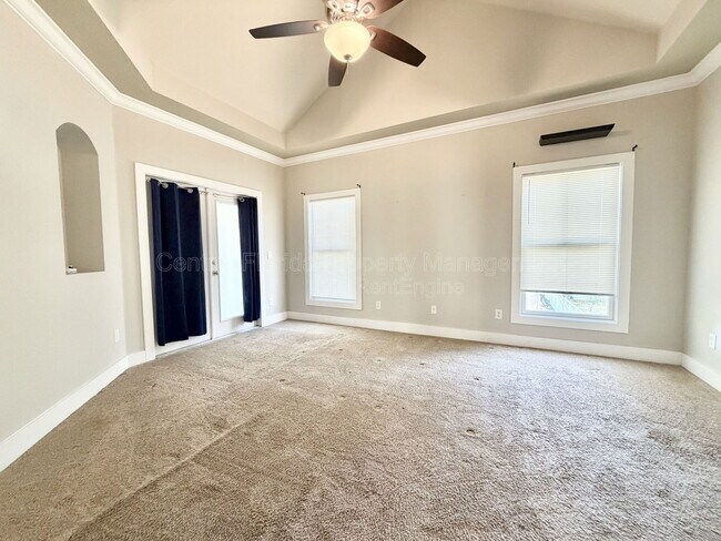 Building Photo - 2223 Amherst Ave