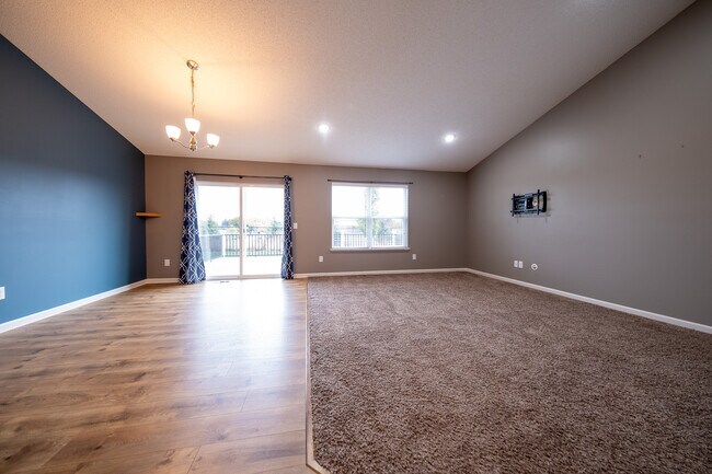 Building Photo - 15141 Emory Cir