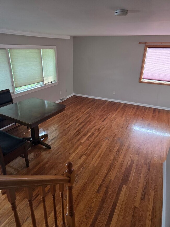 Building Photo - 812 Leeds Ln