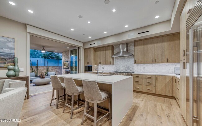 Building Photo - 5553 E Stella Ln