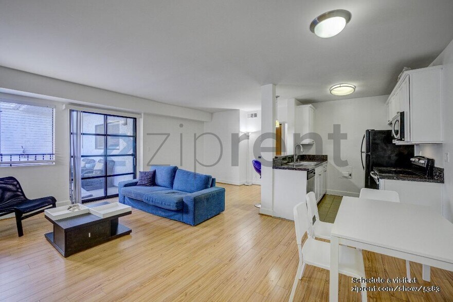 Building Photo - 10982 Roebling Ave