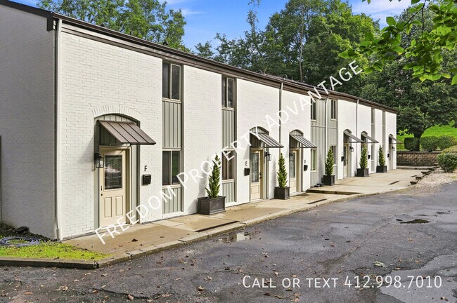 Building Photo - 320 Bank St