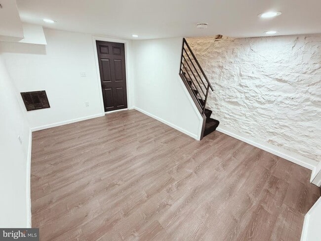 Building Photo - 2142 Penrose Ave