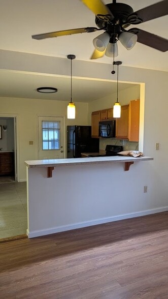 Building Photo - 20 1/2 Rock St