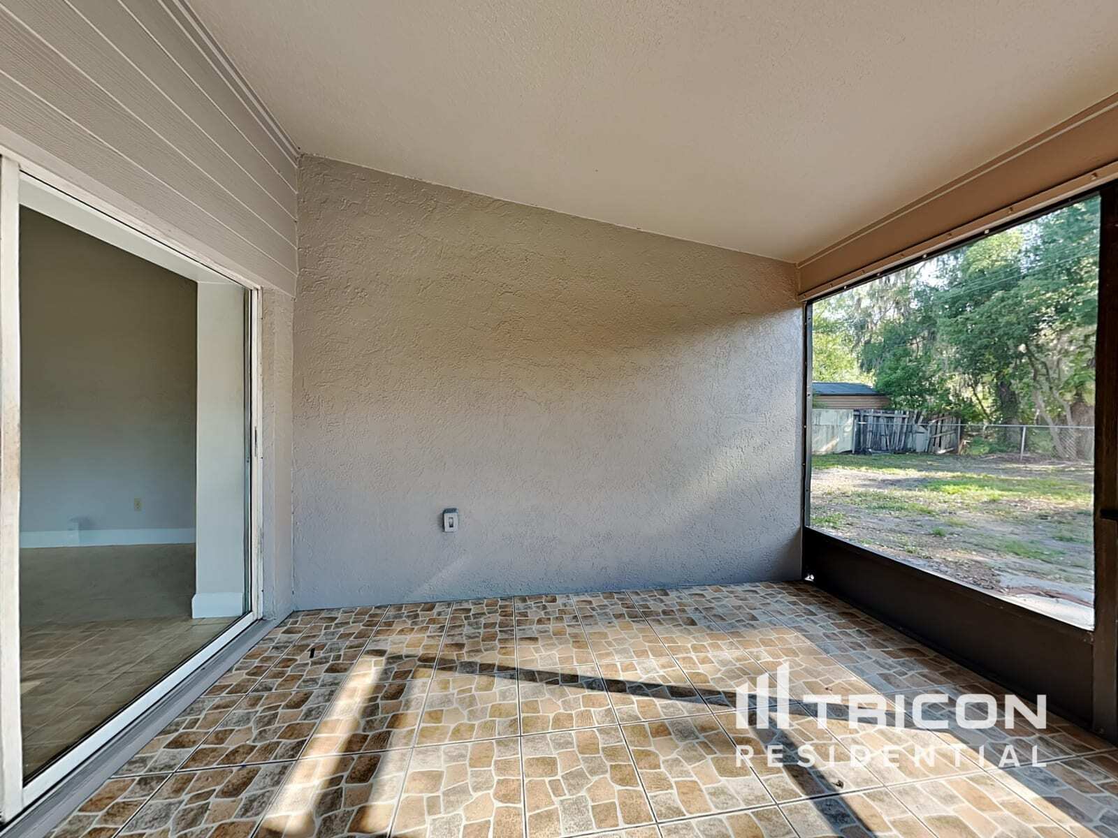 Building Photo - 19203 Sunlake Blvd