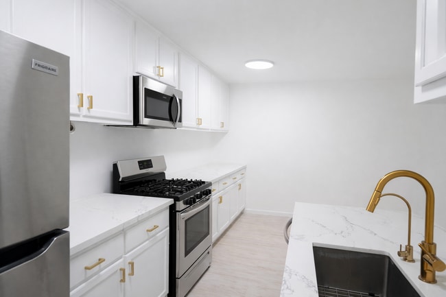 Building Photo - 421 La Fayette Park Pl