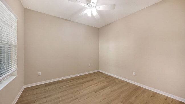 Building Photo - 2/2 plus den/office Villa in with a 2 car garage