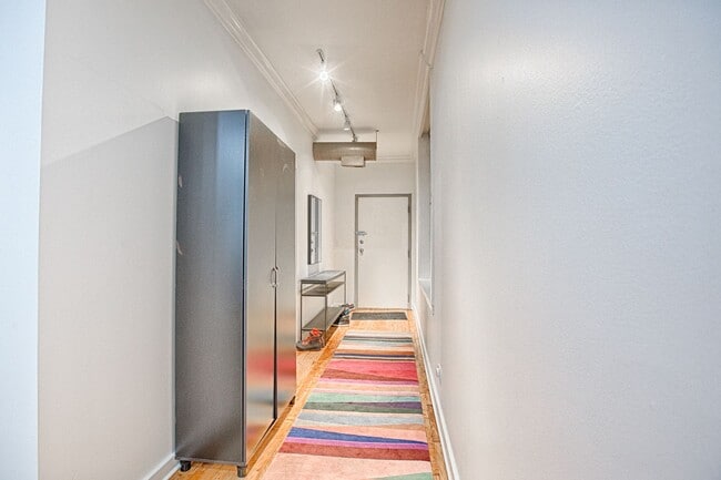 Building Photo - Video Tour- HUGE 1 Bedroom- 2 1/2 Bath Apartment. High-end loft style. Cook's Kitchen- Common Roo...