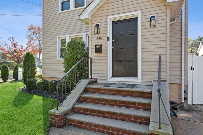 Building Photo - 640 Martense Ave